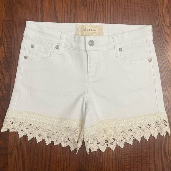 Altar'd State Pants - Altar’d State Shorts With Crochet Trim Size 26/3